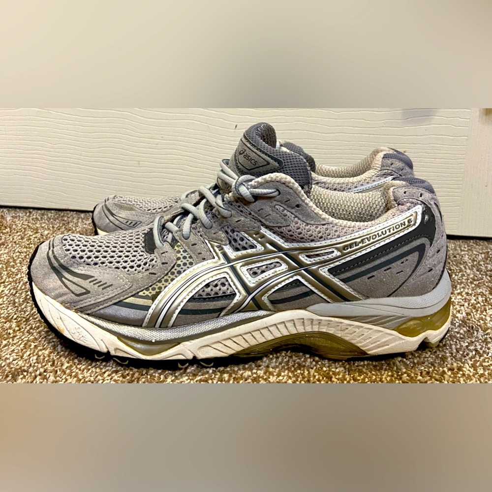 Asics Gel-Evolution 6 Athletic Running Shoe UNISEX: W Size 10, M size 8.5 T164N